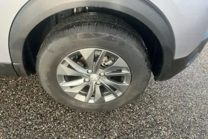 Photo 33 Peugeot 2008  PureTech 100 S&S BVM6