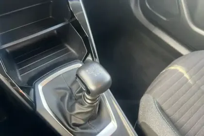 Photo 64 Peugeot 2008  PureTech 100 S&S BVM6