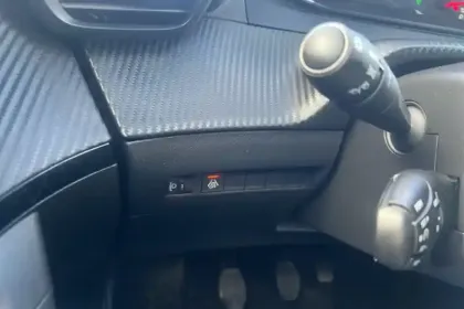 Photo 61 Peugeot 2008  PureTech 100 S&S BVM6