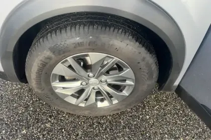 Photo 12 Peugeot 2008  PureTech 100 S&S BVM6