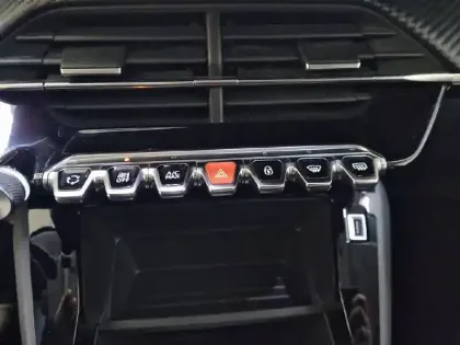 Photo 75 Peugeot 208  PureTech 75 S&S BVM5