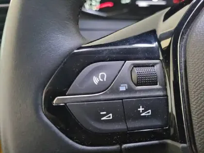 Photo 77 Peugeot 208  PureTech 75 S&S BVM5