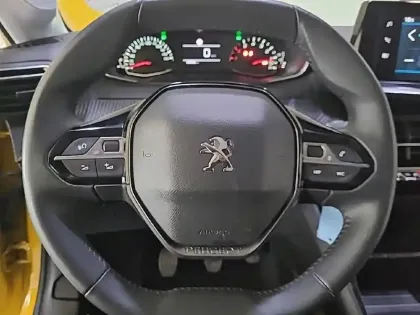 Photo 59 Peugeot 208  PureTech 75 S&S BVM5