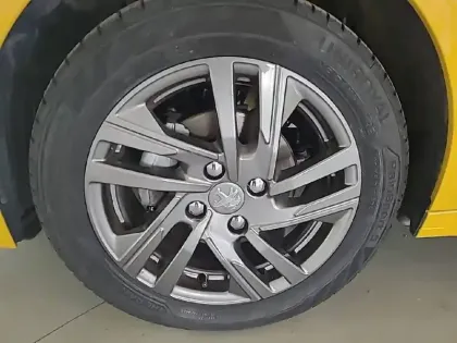 Photo 63 Peugeot 208  PureTech 75 S&S BVM5