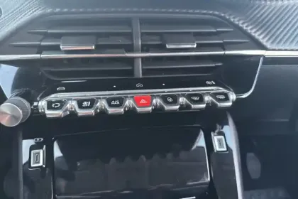 Photo 18 Peugeot 208  100 S&S BVM6