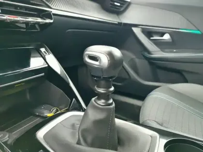 Photo 13 Peugeot 2008  PureTech 100 S&S BVM6