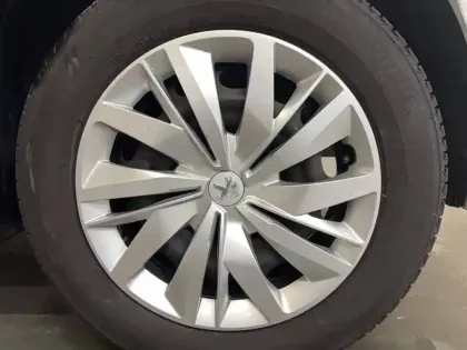 Photo 18 Peugeot 208  PURETECH 75 S&S BVM5