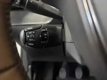 Photo 52 Peugeot 208  PURETECH 75 S&S BVM5