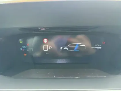 Photo 51 Peugeot 2008  Hybrid 145 e-DCS6