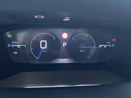 Photo 9 Peugeot 2008  Hybrid 145 e-DCS6