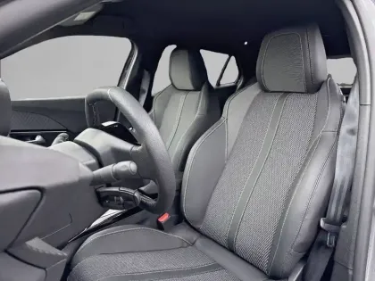 Photo 52 Peugeot 2008  Hybrid 145 e-DCS6