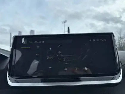 Photo 60 Peugeot 2008  Hybrid 145 e-DCS6