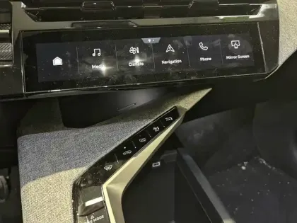 Photo 39 Peugeot 3008  Hybrid 145 e-DCS6