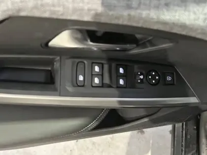 Photo 40 Peugeot 3008  Hybrid 145 e-DCS6