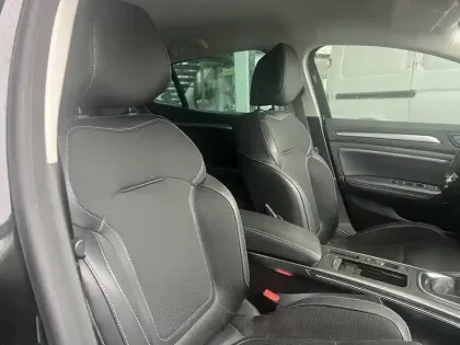 Photo 13 Renault Megane Mégane IV Berline Blue dCi 115 EDC