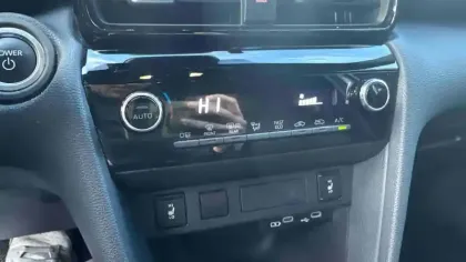 Photo 19 Toyota Yaris Gén. I Ph1 NG Design 5