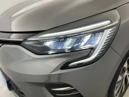 Photo 34 Renault Clio  E-Tech full hybrid 145