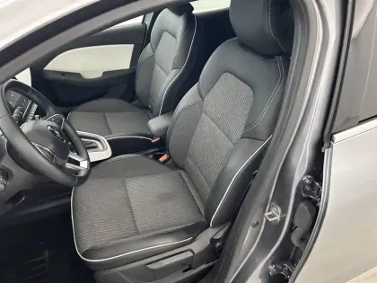 Photo 17 Renault Clio  E-Tech full hybrid 145