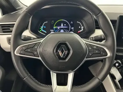 Photo 23 Renault Clio  E-Tech full hybrid 145