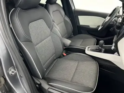 Photo 22 Renault Clio  E-Tech full hybrid 145