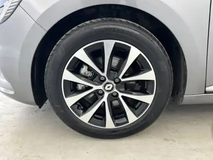 Photo 27 Renault Clio  E-Tech full hybrid 145