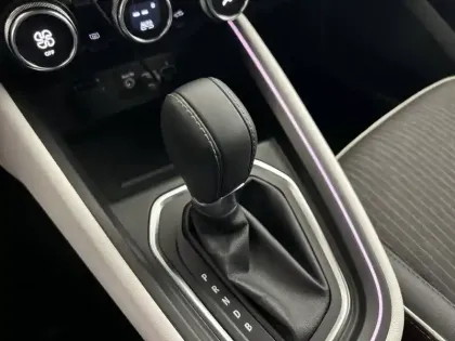 Photo 21 Renault Clio  E-Tech full hybrid 145