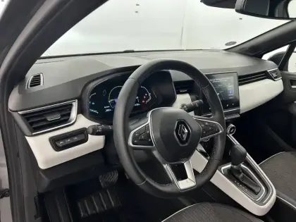 Photo 18 Renault Clio  E-Tech full hybrid 145