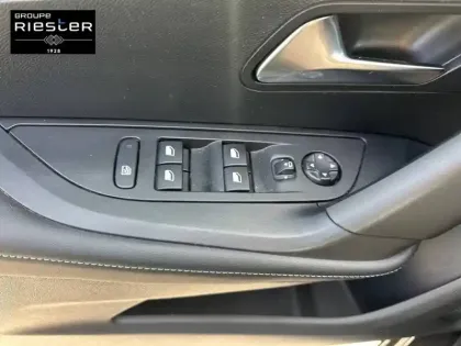 Photo 43 Peugeot 2008  PureTech 100 S&S BVM6