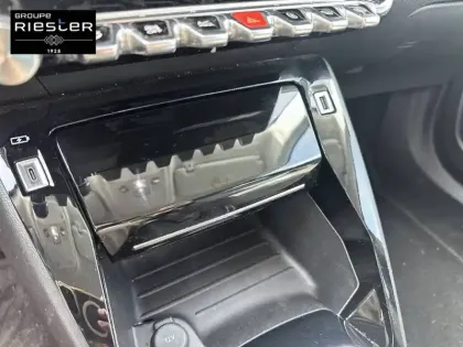 Photo 50 Peugeot 2008  PureTech 100 S&S BVM6