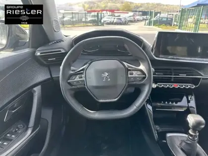 Photo 37 Peugeot 2008  PureTech 100 S&S BVM6