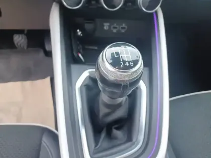 Photo 43 Renault Clio Gén. V (BJA) Ph1 Intens 5