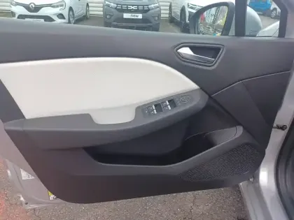 Photo 39 Renault Clio Gén. V (BJA) Ph1 Intens 5