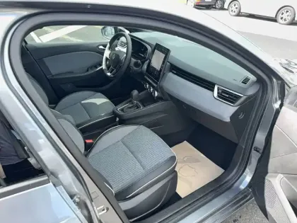 Photo 123 Renault Clio  E-Tech full hybrid 145 ch GSR2