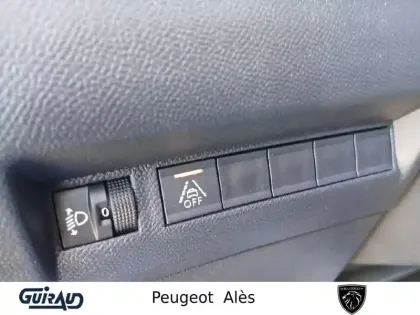 Photo 78 Peugeot 2008  PureTech 130 S&S BVM6