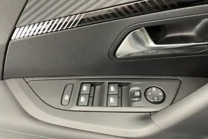 Photo 49 Peugeot 2008  Hybrid 145 e-DCS6