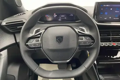 Photo 42 Peugeot 2008  Hybrid 145 e-DCS6