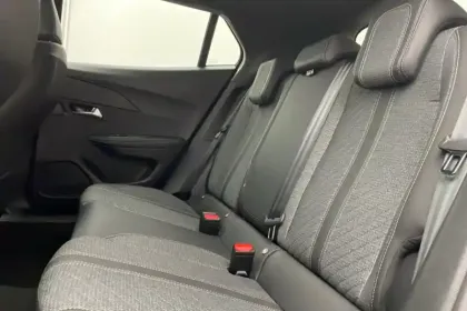 Photo 45 Peugeot 2008  Hybrid 145 e-DCS6