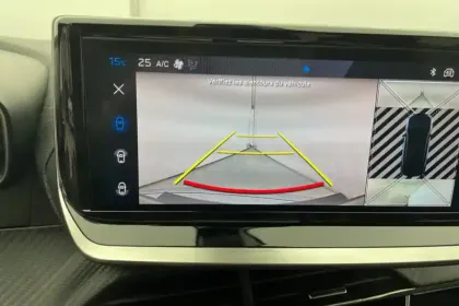 Photo 51 Peugeot 2008  Hybrid 145 e-DCS6