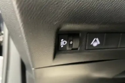 Photo 101 Peugeot 2008  Hybrid 145 e-DCS6