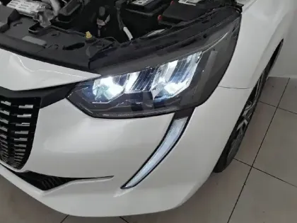 Photo 36 Peugeot 208  PureTech 100 S&S BVM6