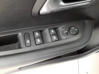 Photo 18 Peugeot 208  PureTech 100 S&S BVM6