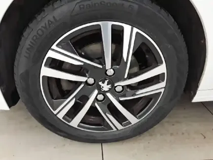 Photo 12 Peugeot 208  PureTech 100 S&S BVM6