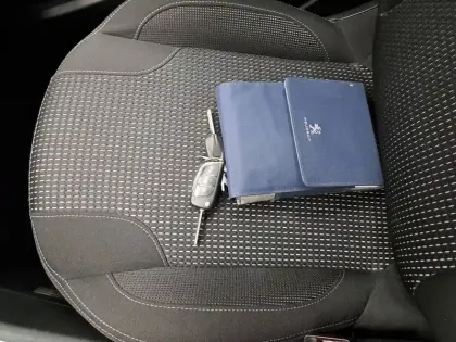 Photo 67 Peugeot 208  PureTech 110ch S&S EAT6