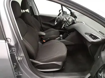 Photo 62 Peugeot 208  PureTech 110ch S&S EAT6