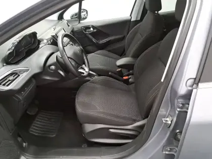 Photo 65 Peugeot 208  PureTech 110ch S&S EAT6