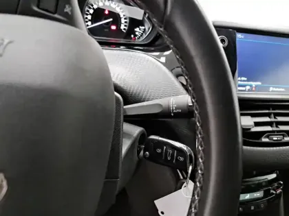 Photo 30 Peugeot 208  PureTech 110ch S&S EAT6