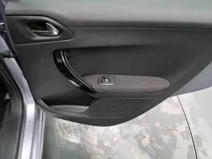 Photo 21 Peugeot 208  PureTech 110ch S&S EAT6