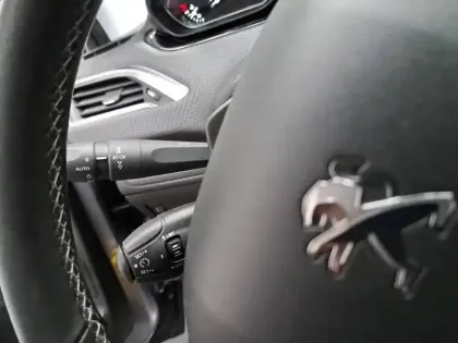 Photo 69 Peugeot 208  PureTech 110ch S&S EAT6