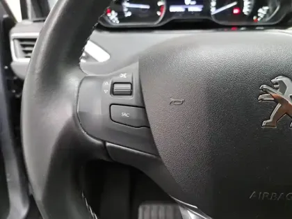 Photo 31 Peugeot 208  PureTech 110ch S&S EAT6