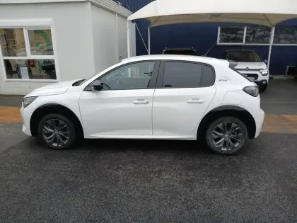 Photo 7 Peugeot 208  Electrique 50 kWh 136ch